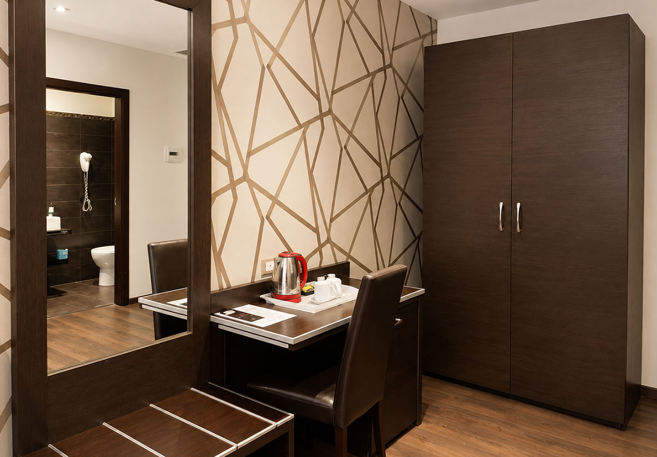DELUXE ROOM